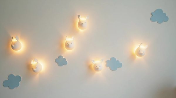 Les veilleuses murales bébé : douceur et tendresse pour nuits paisibles