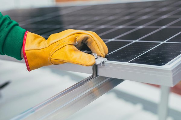 Ombrières photovoltaïques : abri et production d'énergie solaire